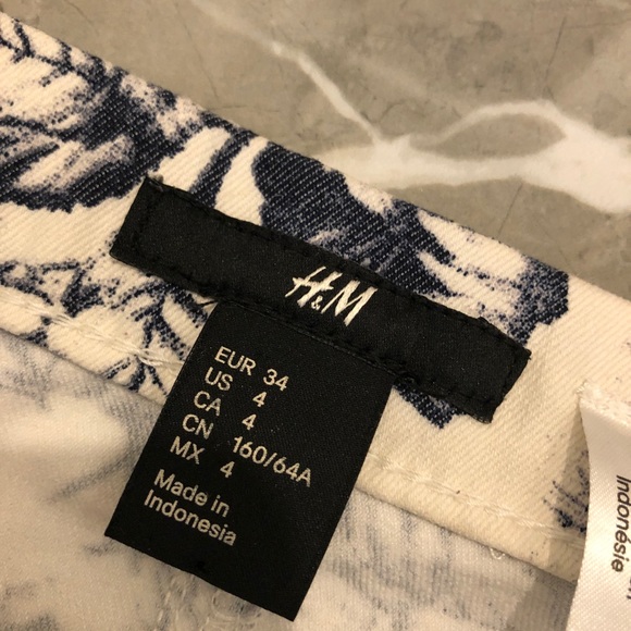H&M stretch floral denim jegging - Picture 3 of 4